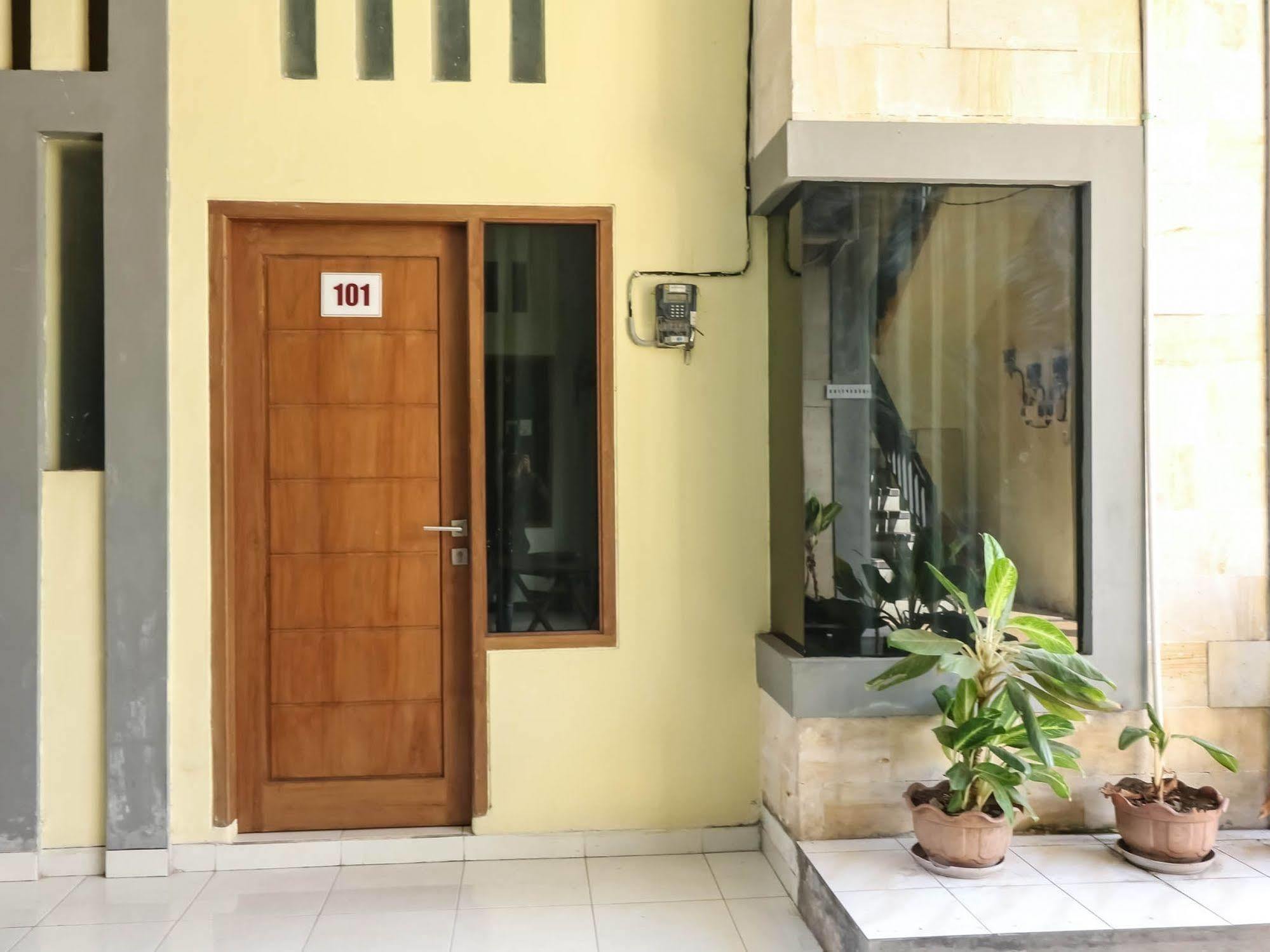 Super Oyo 91495 Hotel Indah Residence 丹帕沙 外观 照片